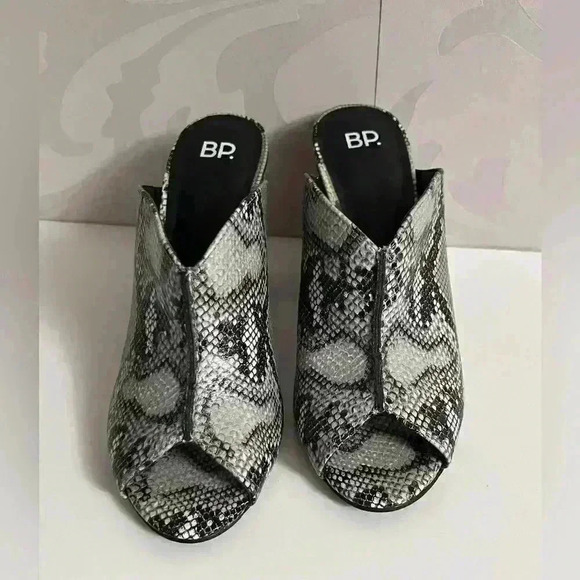 B.P. Snakeskin Heeled Peep Toe Mule NWOT - Picture 4 of 8